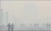  ?? ARVIND YADAV/HT PHOTO ?? Morning walkers at India Gate despite rising air pollution in New Delhi on Thursday.