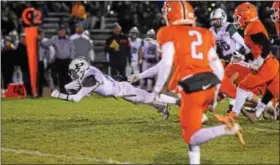  ?? AUSTIN HERTZOG - DIGITAL FIRST MEDIA ?? Pennridge’s Ryan Garner lunges for a first down in the first quarter against Perkiomen Valley.