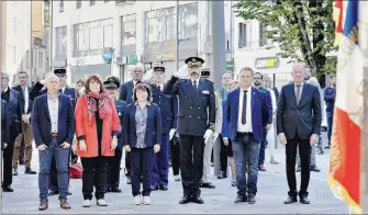  ?? - Crédits : Préfecture de l’Aveyron ?? À l’occasion de sa prise de fonction à Rodez, traditionn­el dépôt de gerbe en présence des autorités civiles et militaires.