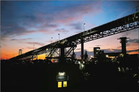  ?? LUKE SHARRETT/BLOOMBERG ?? Coke ovens stand at dusk inside the SunCoke Energy Inc. facility in Middletown, Ohio, last year.