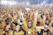  ?? REUTERS ?? ■
Supporters of political party JUI-F chant slogans as they listen to speeches of leaders during the ‘Azadi March’ in Islamabad.