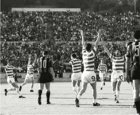  ??  ?? Celtic players celebrate No 9 Stevie Chalmers’ goal while Inter Milan players are left stunned. Celtic triumphed 2-1 to win the European