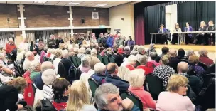  ??  ?? ●●The meeting for Heald Green residents was packed