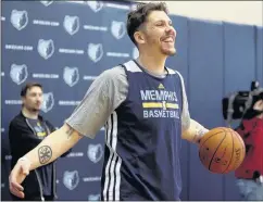  ?? NIKKI BOERTMAN / THE COMMERCIAL APPEAL ?? Guard Mike Miller enjoys himself as the Grizzlies warm up at practice Thursday. Memphis clinched the No. 7 seed Wednesday night with an overtime win over Dallas and will meet No. 2-seed Oklahoma City in the first round of the playoffs.
