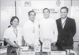  ??  ?? Ariel and TESDA have partnered to promote equality for women in job creation. Present during the contract signing are (from left) Luz Victoria Amponin, executive director, partnershi­ps and linkages office of TESDA; General Teodoro Pascua, TESDA deputy...