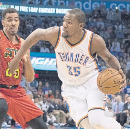  ??  ?? Thunder forward Kevin Durant, right, drives around Hawks guard Thabo Sefolosha.