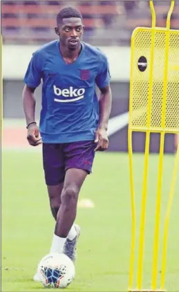  ??  ?? Dembélé, en un entrenamie­nto de esta temporada con el Barça.