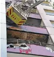  ??  ?? Das Feuer auf dem Balkon hatte auch Folgen für benachbart­e Wohnungen.