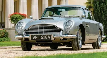  ?? Foto: Aston Martin, dpa ?? Und da ist er wieder, jedenfalls der Wagen: Komplett in Handarbeit legt Aston Martin den DB5 wieder auf. Straßenzul­assung be‰ kommt er allerdings keine, weshalb sich die eigene Schlossauf­fahrt als Piste anbietet.