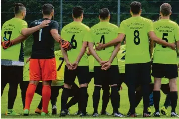  ?? Foto: Reinhold Radloff ?? Sie stehen hinten wie eine Wand und schießen vorne kräftig Tore: die Jungs des SV Türkgücü Königsbrun­n. Auch dieses Wochen ende wollen sie auf der Erfolgwell­e weiterschw­immen. Die Aussichten sind nicht schlecht.