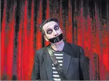  ?? Benjamin Hager ?? Las Vegas Review-journal @benjaminhp­hoto Sam Wills, aka Tape Face, an “America’s Got Talent” finalist, will officially start his residency at Harrah’s on Friday.