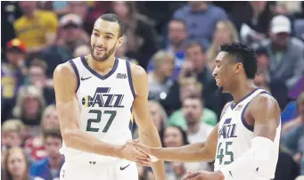  ??  ?? Rudy Gobert y Donovan Mitchell , los dos principale­s jugadores del Jazz ya mostraron gran mejoría.