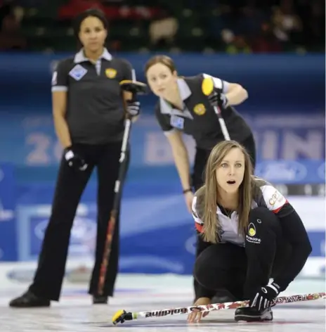  ?? MARK SCHIEFELBE­IN/THE ASSOCIATED PRESS ?? Canadian skip Rachel Homan tracks her stone in Sunday’s victory over Russia. The Olympic trials will be in her hometown of Ottawa.