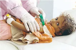  ??  ?? وباء الكوليرا اجتاح عددا من المحافظات اليمنية؛ إذ تم تسجيل أكثر من 363 ألف حالة مشتبهة بالوباء.
