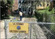  ?? NICHOLAS BUONANNO — NBUONANNO@TROYRECORD.COM ?? People gathered behind 515 1st Street Wednesday afternoon to attend a traditiona­l Native American blessing ceremony for the opening of the newly Veterans Victory Garden.