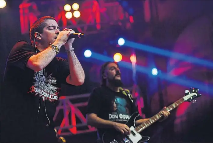  ?? (FACUNDO LUQUE / ARCHIVO) ?? Por la vuelta. Patricio Santos Fontanet y Cristian Torrejón, en un show que ofreció Don Osvaldo en la Plaza de la Música en 2015.