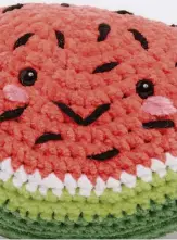  ??  ?? Finish the watermelon slice by embroideri­ng straight stitches for pips and blushing cheeks