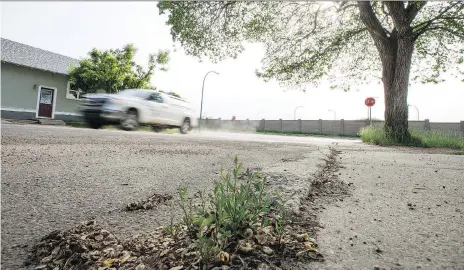  ?? LIAM RICHARDS ?? City administra­tion is recommendi­ng a barrier to prevent right turns onto Lorne Avenue/Idylwyld Drive for motorists westbound on Ninth Street. The city voted to install a similar barrier on the street three years ago, but then reversed that decision...