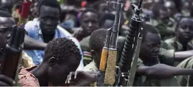  ?? DR ?? Milhares de crianças somalis são recrutadas por rebeldes e usadas como soldados