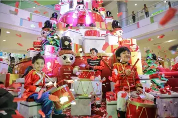  ??  ?? Beaming with joy, little drummer boys performed underneath SM City Baliwag’s 24 feet high and 21 feet wide Christmas tree.