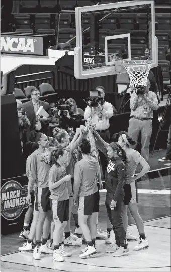  ?? FRANK FRANKLIN/AP PHOTO ?? UConn huddles under a basket during practice on Friday in Albany, N.Y. The top-seeded Huskies play No. 5 Duke today at 2 p.m. in the NCAA tournament’s Sweet 16.