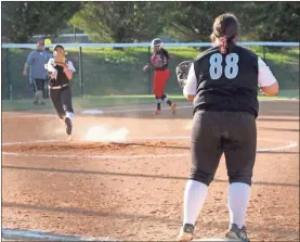  ?? Scott Herpst ?? Ridgeland third baseman Kylie Collins fires across the diamond to Makayla Cope at first base during last Monday home game against Cedartown.