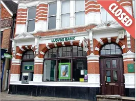  ?? ?? BYGONE ERA: The Lloyds and NatWest branches in Reigate, Surrey