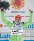  ?? FOTO: AFP ?? Carina Vogt nach ihrem Sieg im Skispringe­n.