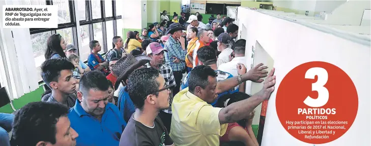  ??  ?? ABARROTADO. Ayer, el RNP de Tegucigalp­a no se dio abasto para entregar cédulas.