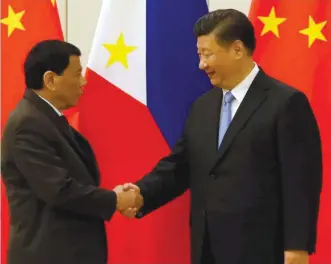  ?? (Presidenti­al Photo) ?? President Rodrigo Roa Duterte and People’s Republic of China President Xi Jinping pose for a photo following a successful bilateral meeting at the Boao State Guesthouse.