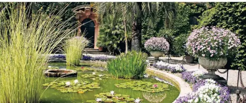  ??  ?? Das Gartencent­rum Arcen bietet seinen Kunden Inspiratio­n und Produkte für einen heimischen Garten, der an einen Urlaub am Mittelmeer denken lässt.