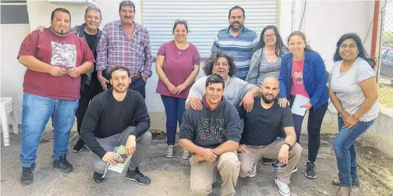  ?? ARCHIVO ?? LOS VECINOS y funcionari­os que ya comenzaron a trabajar en la organizaci­ón de la celebració­n en la localidad rural rosaleña.