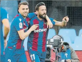  ?? FOTO: EFE ?? Morales y Borja Mayoral, celebrando un gol. Al Levante le urge salir de la mala racha