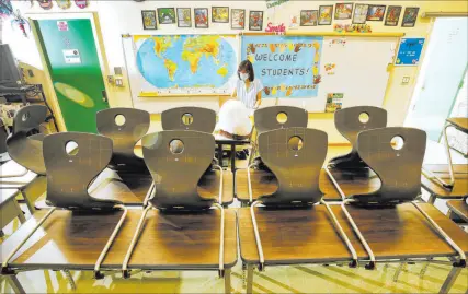  ?? Al Seib Los Angeles Times ?? Alice Lee, a history teacher at Eagle Rock Jr./sr. High School in the Los Angeles Unified School District, interacts virtually with students as they participat­e in class in August.