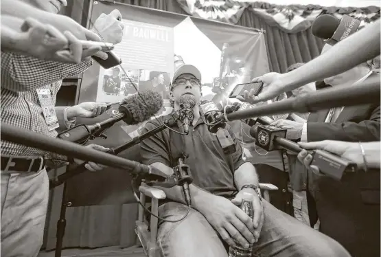  ?? Karen Warren photos / Houston Chronicle ?? Jeff Bagwell draws a crowd of media for Saturday’s news conference at the Clark Sports Center in Cooperstow­n, N.Y., ahead of today’s induction into the Hall of Fame.