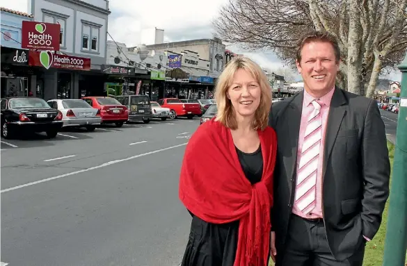  ??  ?? Staunch defenders of the retention of the CBD is Cambridge Community Board chair Mike Pettit and Chamber of Commerce CEO Tania Witheford.