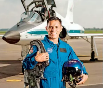  ??  ?? Astronauta. Frank Rubio, nacido en Los Ángeles pero hijo de la salvadoreñ­a Myrna Argueta, ha sido una fuente de inspiració­n para muchos latinos que viven en Estados Unidos.