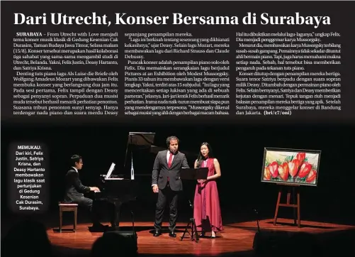  ??  ?? MEMUKAU: Dari kiri, Felix Justin, Satriya Krisna, dan Deasy Hartanto membawakan lagu klasik saat pertunjuka­n di Gedung Kesenian Cak Durasim, Surabaya.