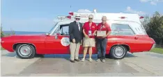  ??  ?? John Carlson presents Fraser and Dorothy Field with the Hobbyist of the Year award at the Cobble Beach Concours d’Elegance in Owen Sound, Ont.