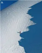  ??  ?? 5. Lancer de corde sur l’aiguille du Midi, à Chamonix. Escalade sur glace de spray en Colombie Britanniqu­e, au Canada 3. Dans la cordée de ce beau livre, dix-neuf photograph­es du monde entier. Ski extrême sur la Laguna del Inca, au Chili. Conquête du...