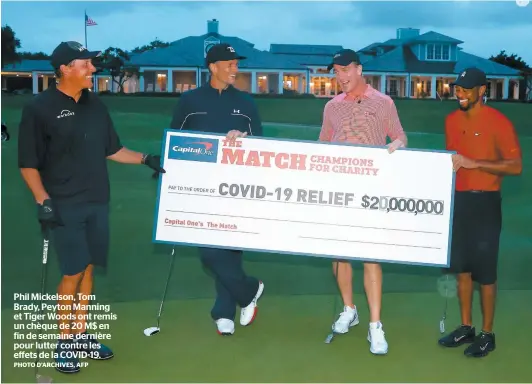  ?? PHOTO D’ARCHIVES, AFP ?? Phil Mickelson, Tom Brady, Peyton Manning et Tiger Woods ont remis un chèque de 20 M$ en fin de semaine dernière pour lutter contre les effets de la COVID-19.