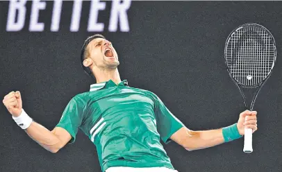  ?? EFE ?? A todo pulmón la celebració­n del serbio Novak Djokovic, tras superar lesionado al estadounid­ense Taylor Fritz.