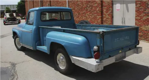  ??  ??  The 8-1/2-foot Regular Bed was Internatio­nal’s version of a “stepside.” This truck came with the optional heavy duty rear springs and 6-ply tires, so was rated for a 5,800 pound GVW, above the standard 4,700 pounds. The diamond plate rear bumper is...