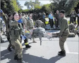  ?? SEBASTIAN SCHEINER/ THE ASSOCIATED PRESS ?? American servicemen and Israeli soldiers participat­e March 1, 2016, in a joint drill simulating a rocket attack at a base in Hatzor, Israel. Israel is making contingenc­y plans to evacuate up to a quarter-million people if war erupts again with Hamas or...