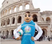  ?? GETTY IMAGES ?? Skillzy, la mascotte ufficiale di euro 2020 ieri tra le vie di Roma