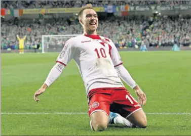  ??  ?? EL HÉROE. Eriksen lideró a Dinamarca y marcó tres goles para clasificar a su país para el Mundial.