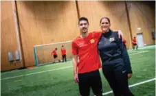  ?? FOTO: CLAUDIO BRITOS ?? VÄRDIG. ”Hon har gjort mycket för laget och förtjänar priset. Hon och Maria är som våra andra mammor”, säger Efe Buluti som spelar i Pojkar14.