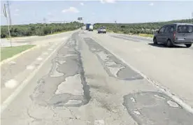  ?? CÓRDOBA ?? Estado que presenta el firme de la carretera.