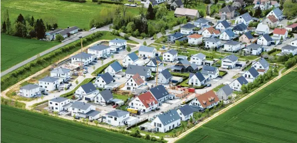  ?? Foto: Ulrich Wagner (Symbolfoto) ?? Ein eigenes Haus mit Garten – das ist noch immer die Wunschvors­tellung vieler junger Familien in Deutschlan­d.