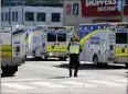  ?? (Photo AFP) ?? Plusieurs ambulances ont été déployées pour évacuer les blessés.